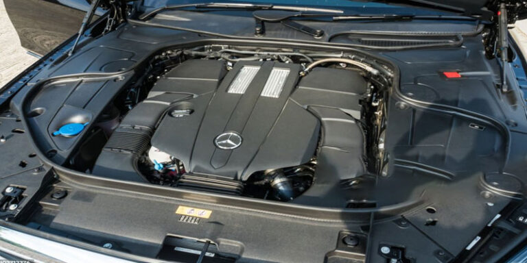 Read more about the article Keep Your Car Ready to Beat Dubai’s summer Heat with These Tips and Tricks