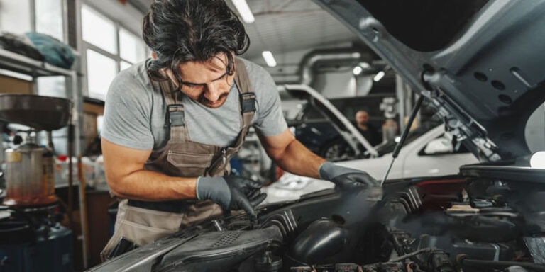 Read more about the article Luxurious Care – Inside the Rolls-Royce Service Center in Dubai