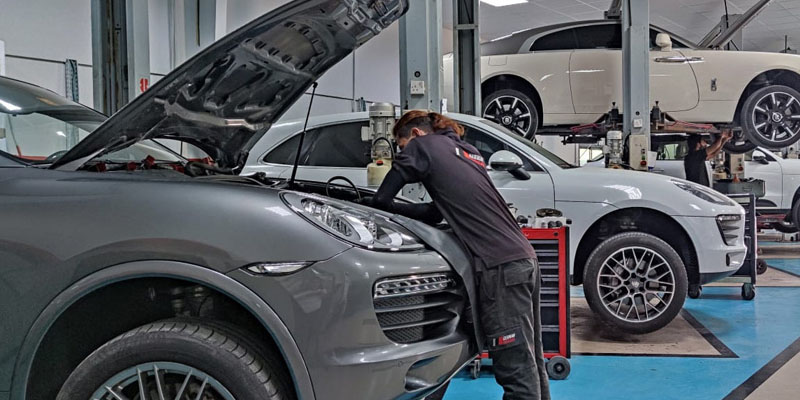 You are currently viewing How Dubai Driving Conditions Can Affect Your Car’s Maintenance Needs